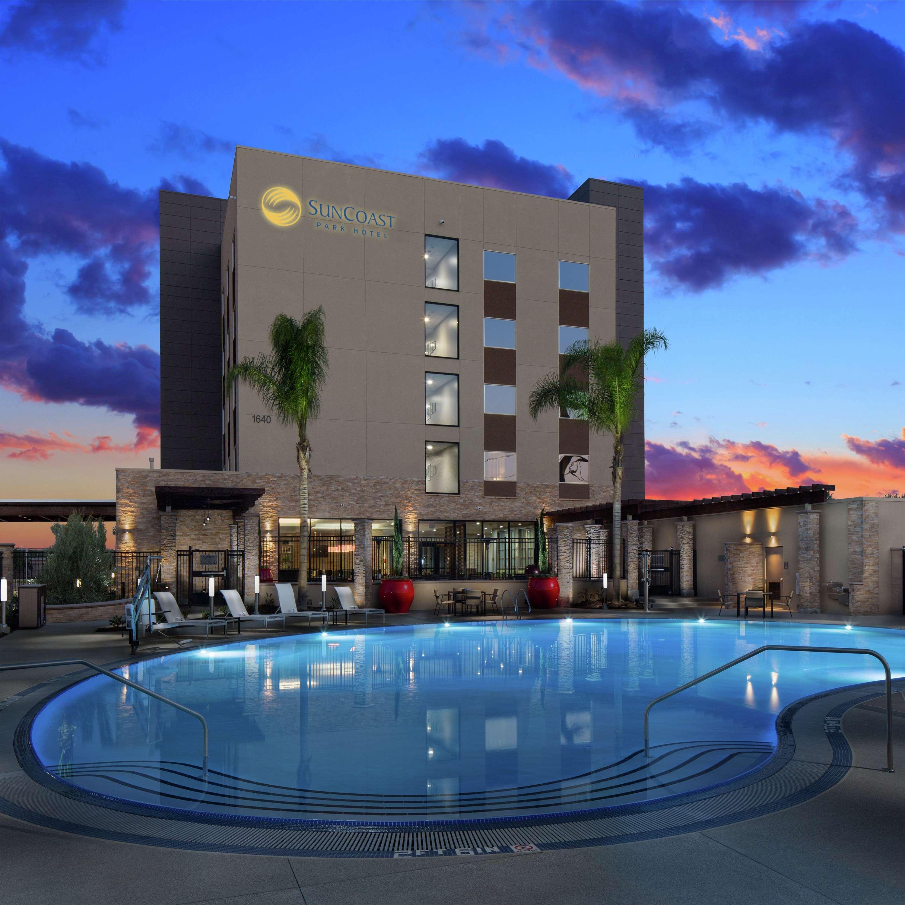 Suncoast Hotel Anaheim, Tapestry Collection By Hilton Exteriör bild