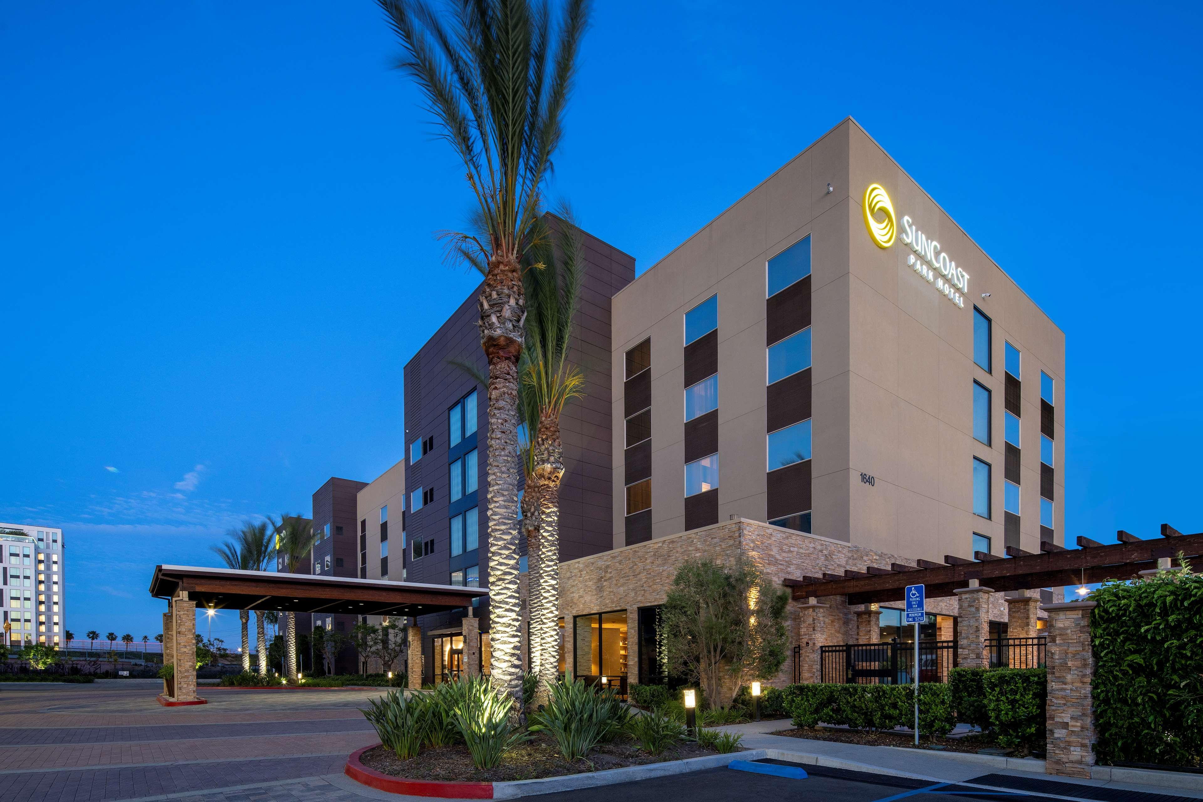 Suncoast Hotel Anaheim, Tapestry Collection By Hilton Exteriör bild